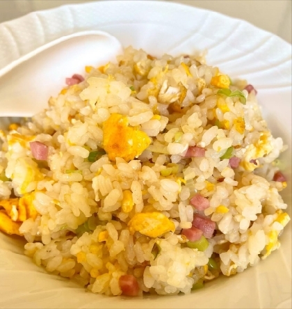 魚肉ソーセージ卵キャベツたまねぎのチャーハン