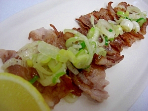 豚バラのねぎ塩麹のせ★巻きながら召し上がれ♪