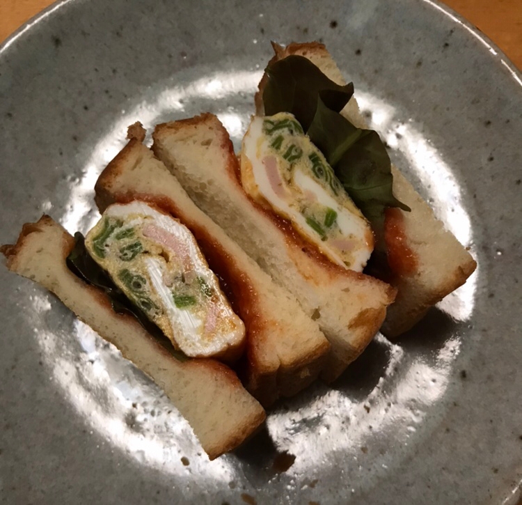 絹さやと魚ニソの卵焼きケチャップサンド