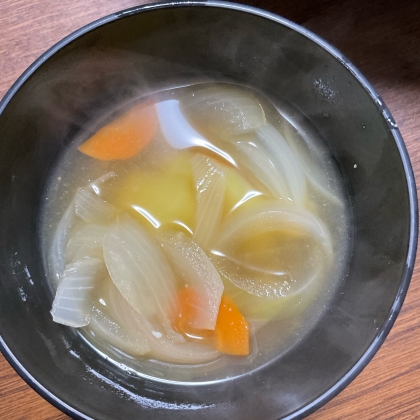 根菜さん集合！じゃがいもと人参と玉ねぎの味噌汁
