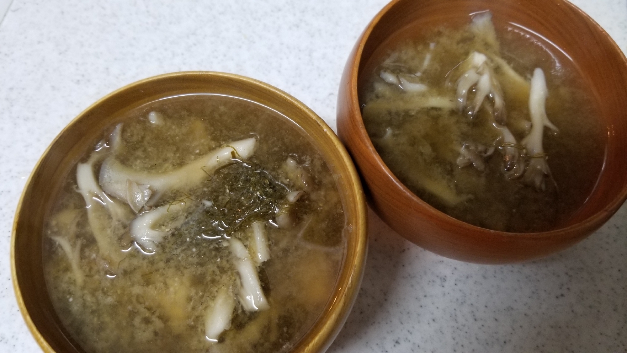 たっぷりの舞茸とがごめ昆布の味噌汁★まるごと一袋！