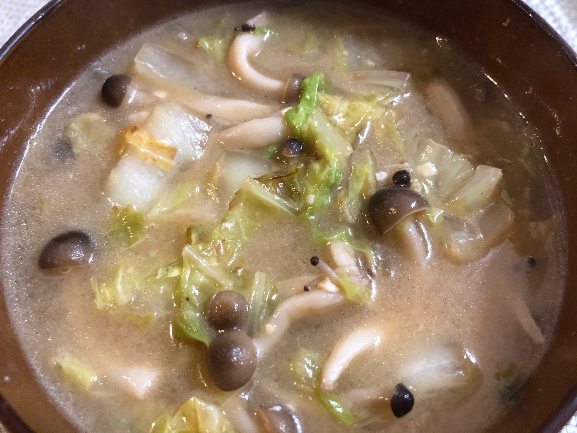 野菜の甘味を堪能♫えのきと白菜の焦がしお味噌汁