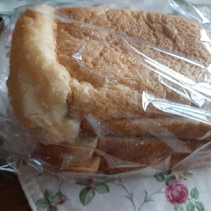 ホームベーカリーで焼いた食パンを保存しました♪
これで安心してゆっくり食べれます❤️レシピ有難うございました(｡uωu)♪