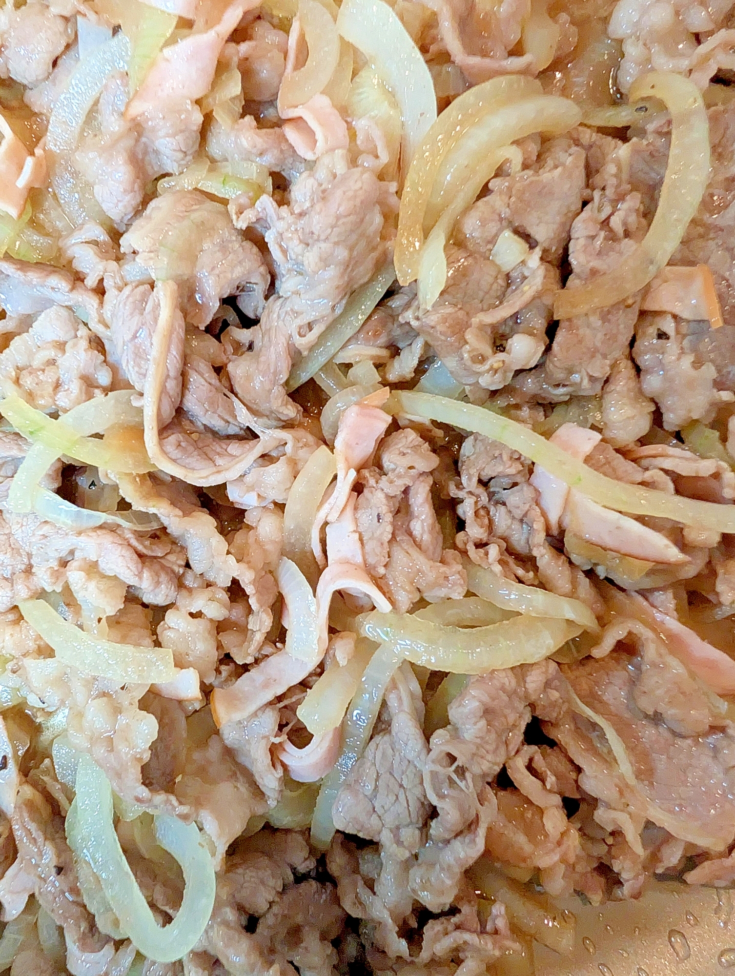 牛バラ肉とハムの旨塩炒め