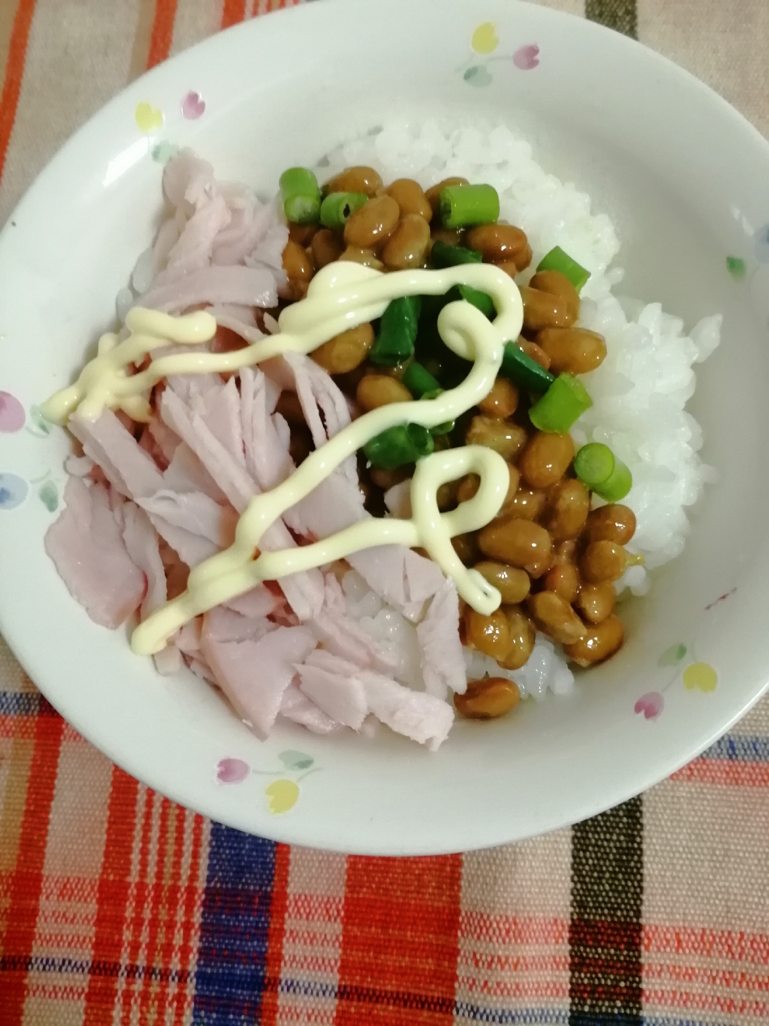 ハムとネギの納豆ご飯