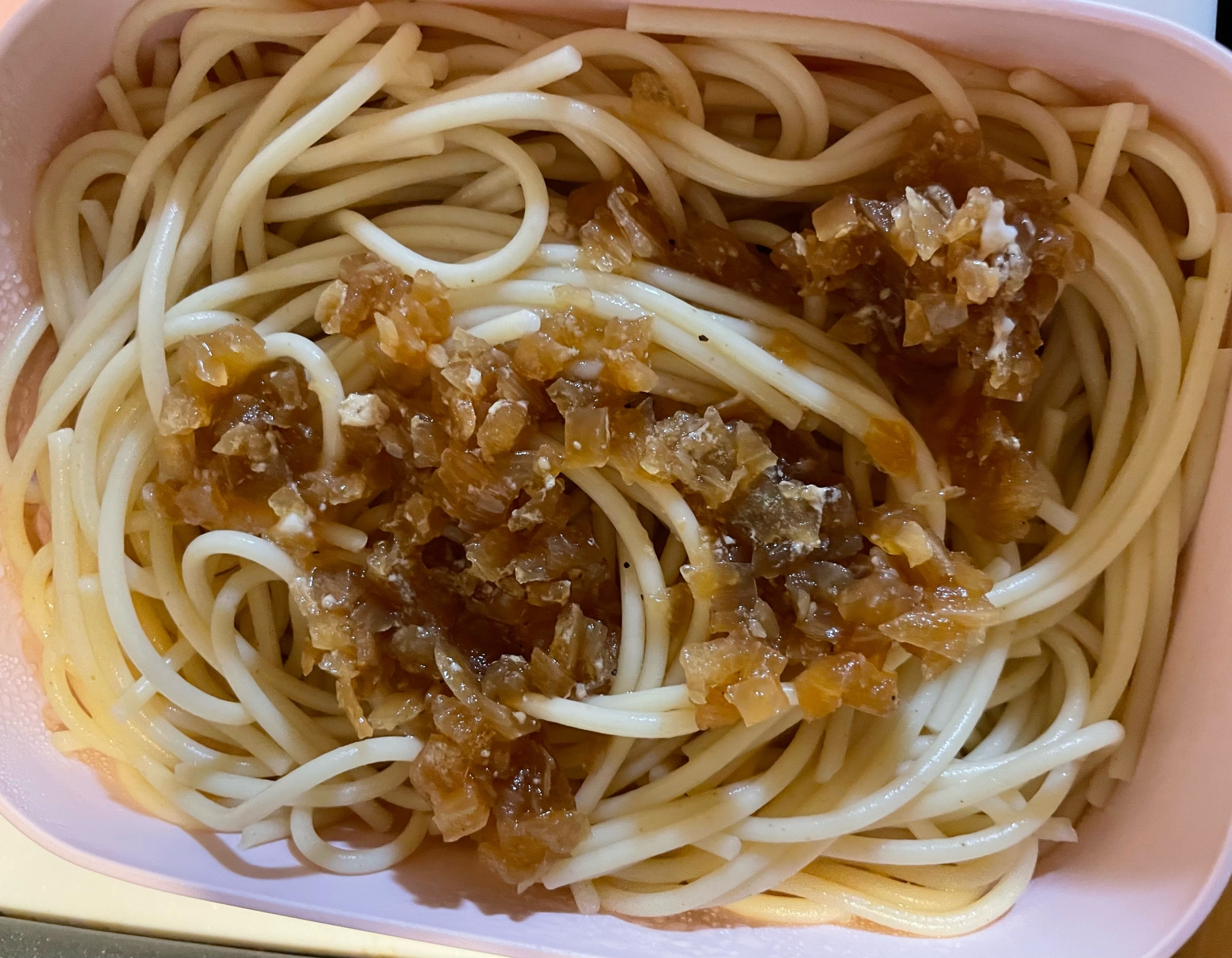 玉ねぎソースの冷製パスタ