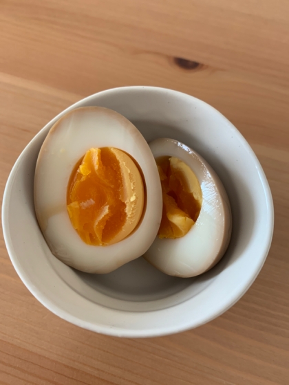 初めての煮卵。黄身の具合もいい感じに出来ました！