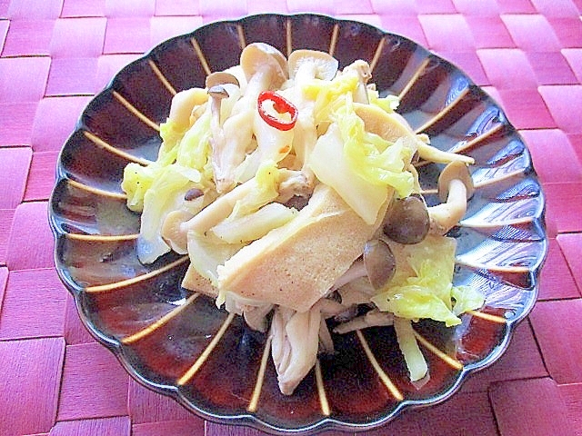 白菜としめじと高野豆腐のピリ辛炒め