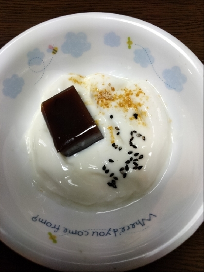 どら焼きときな粉と黒すりごまのヨーグルト