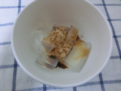 黒蜜ときな粉で食べると、和菓子のデザート！
今回寒天はベビ1210さんの。
寒天にハマってて、おやつに★美味しかったよ～（*^^*)