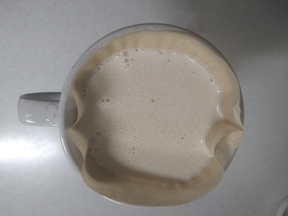夏休みの実験続く…です　しつこく攪拌していたら濾せないくらい細粒になってしまいコーヒーペーパーを使って濾し目詰まりしまくっているところです　う～ん、実験失敗か…