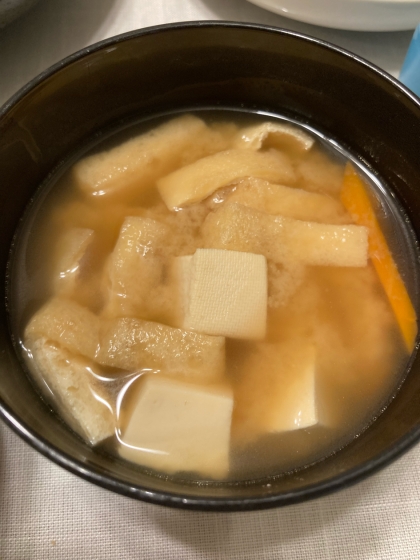 ニンジンと油揚げとお豆腐のお味噌汁
