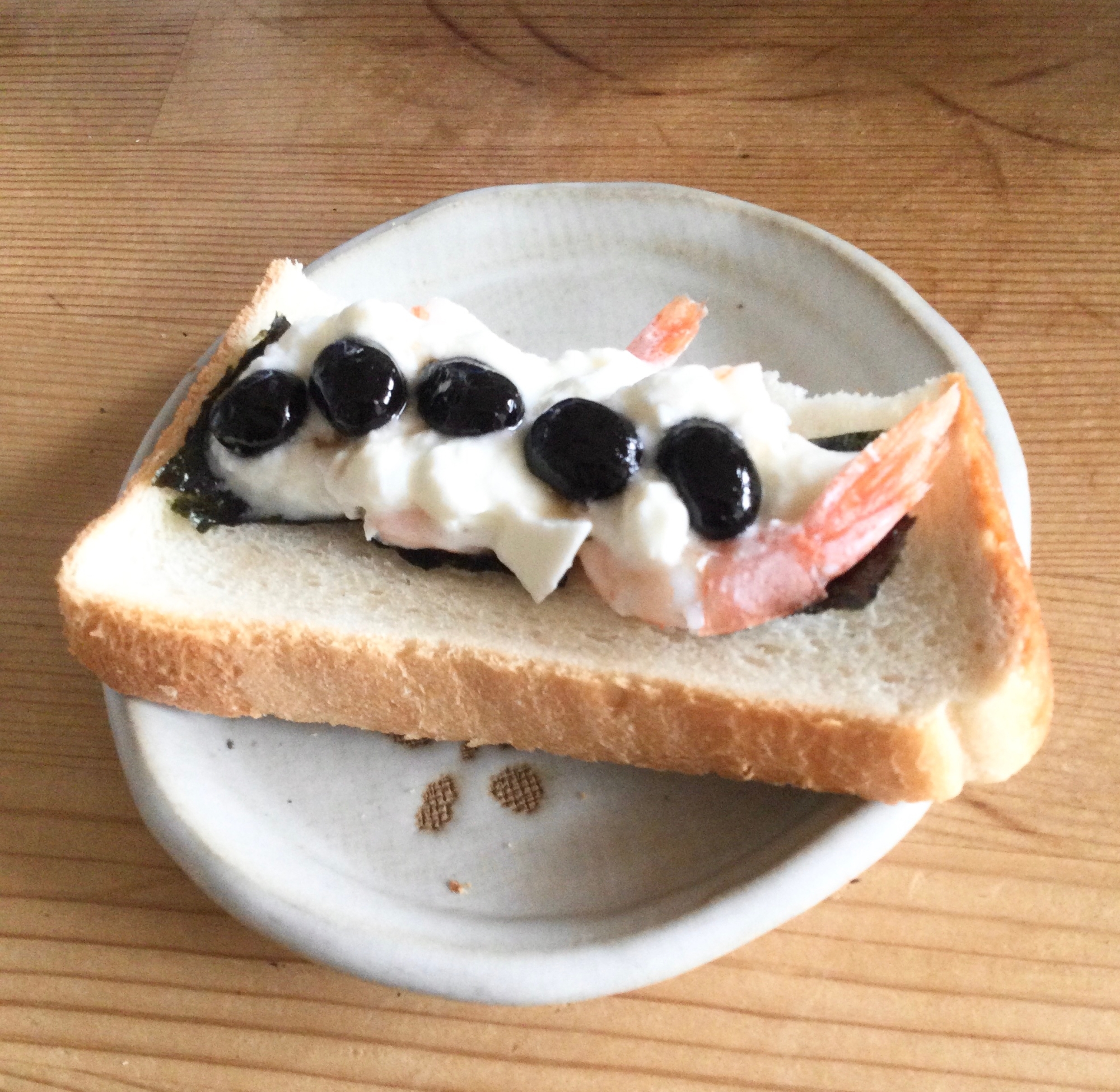 おもてなしに♡ヨーグルト海老黒豆オープンサンド♪