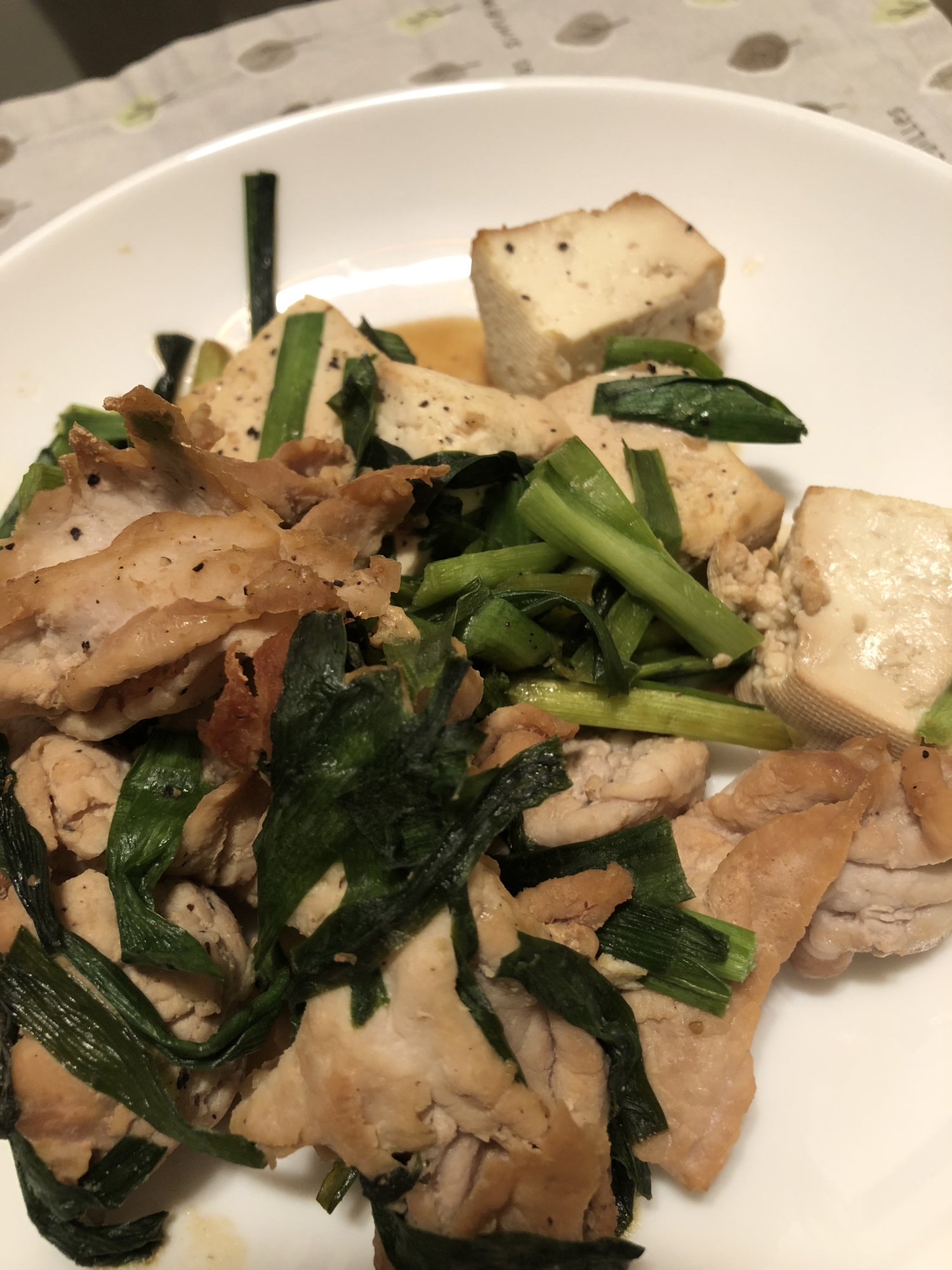 豆腐でボリュームアップ 豚肉とニラ豆腐の炒め物