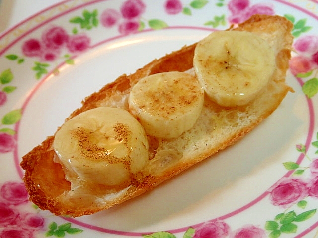 ココナッツ香る　バナナの蜂蜜シナモンカンパーニュ