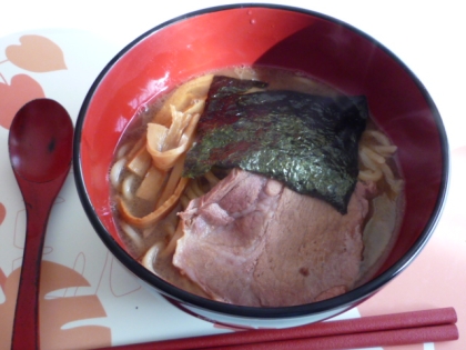 焼き豚作ったら～♪
ラーメンに即決です(*^w^*)
大きな焼き豚に家族も大喜びです♪
ご馳走さんでした～～～（３人の声です^^^^^^）