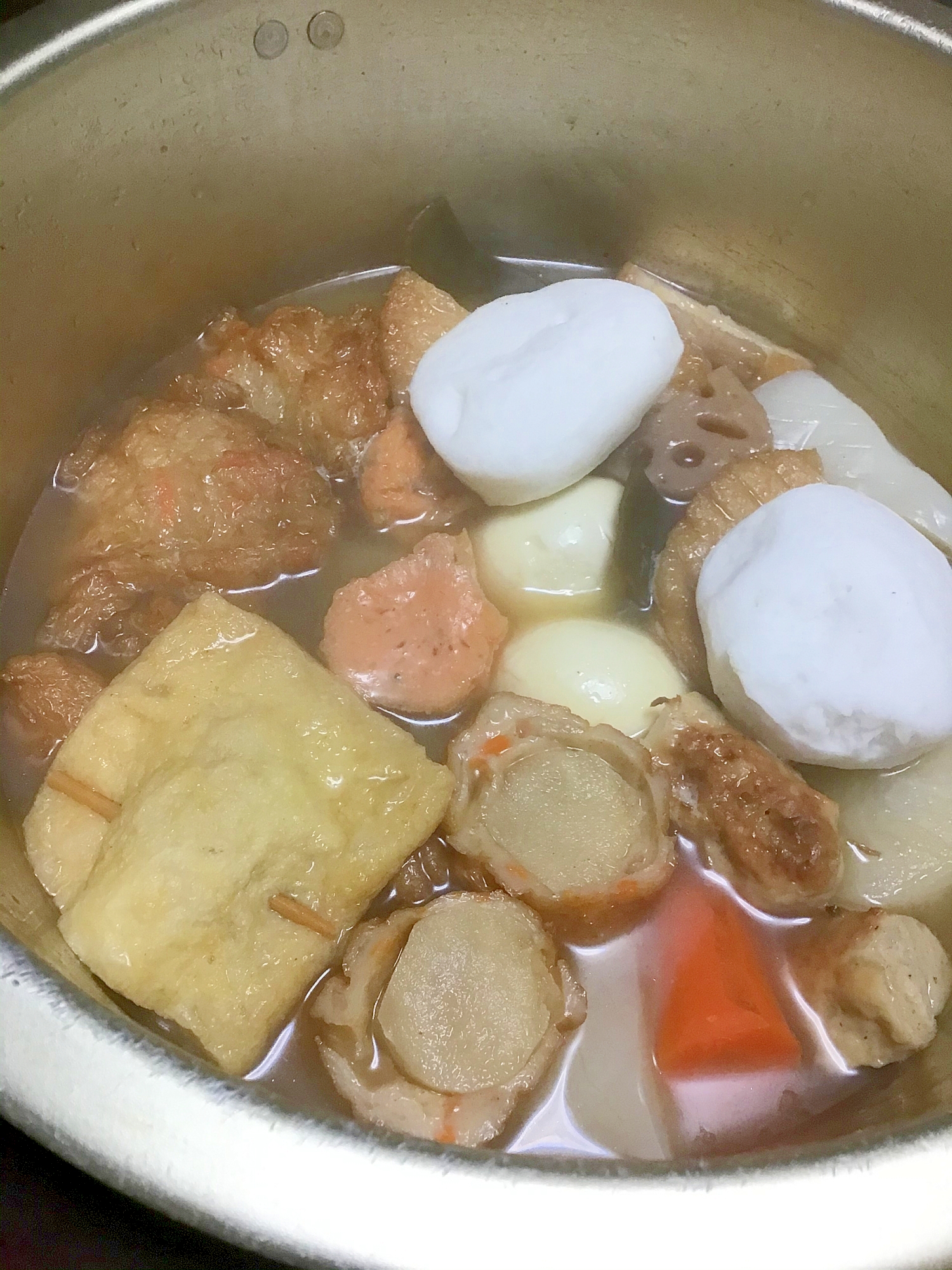 鶏ムネと刻み生姜の巾着入りおでん鍋。
