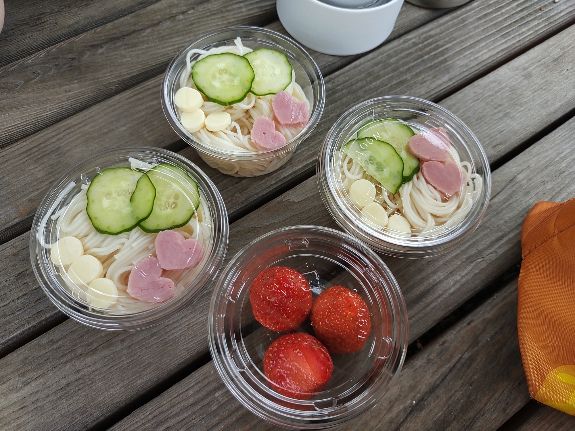 お花見、遠足に！カップでそうめん弁当