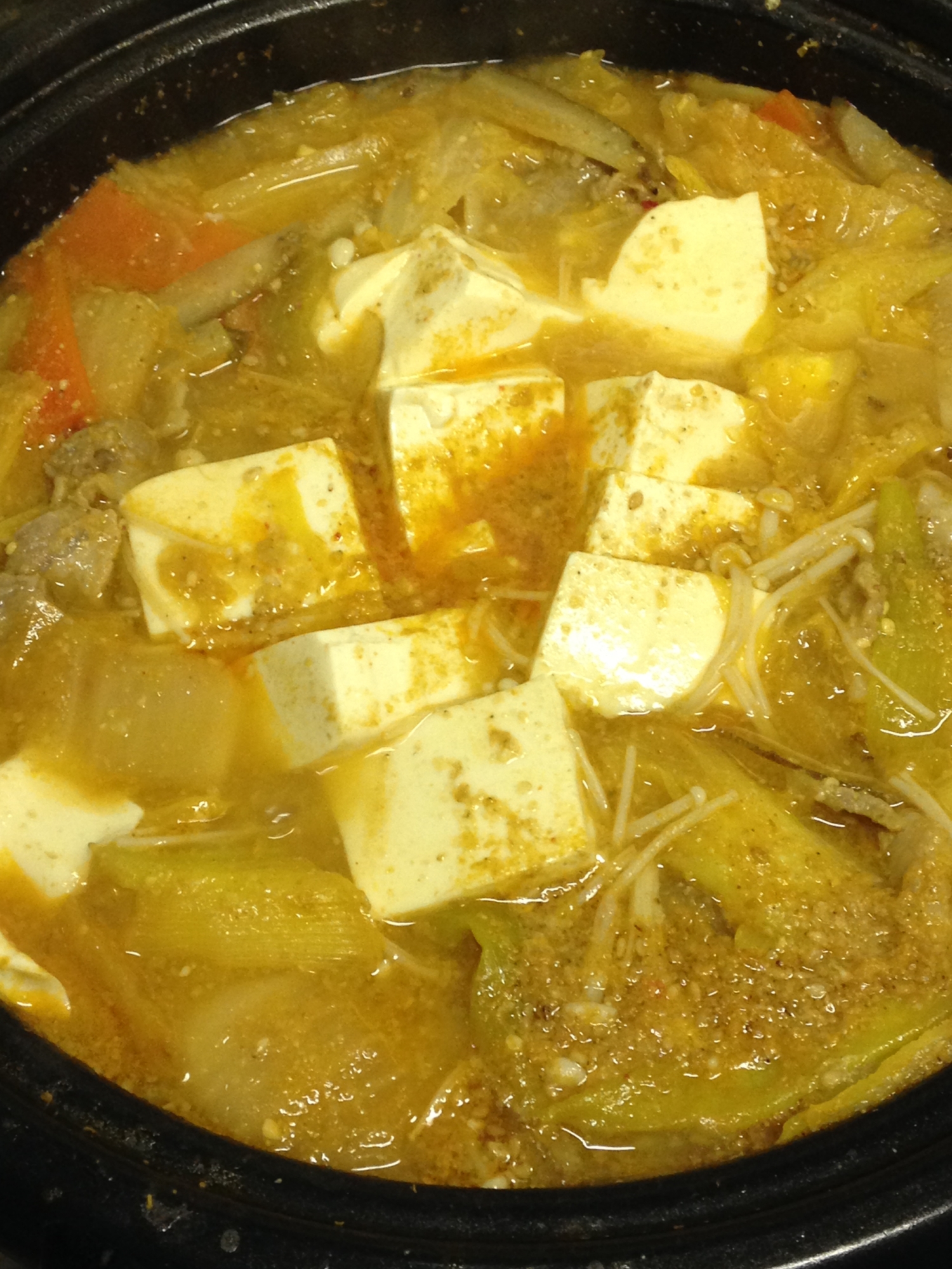 キムチ鍋（豚こま、白菜、絹豆腐、えのき・・）
