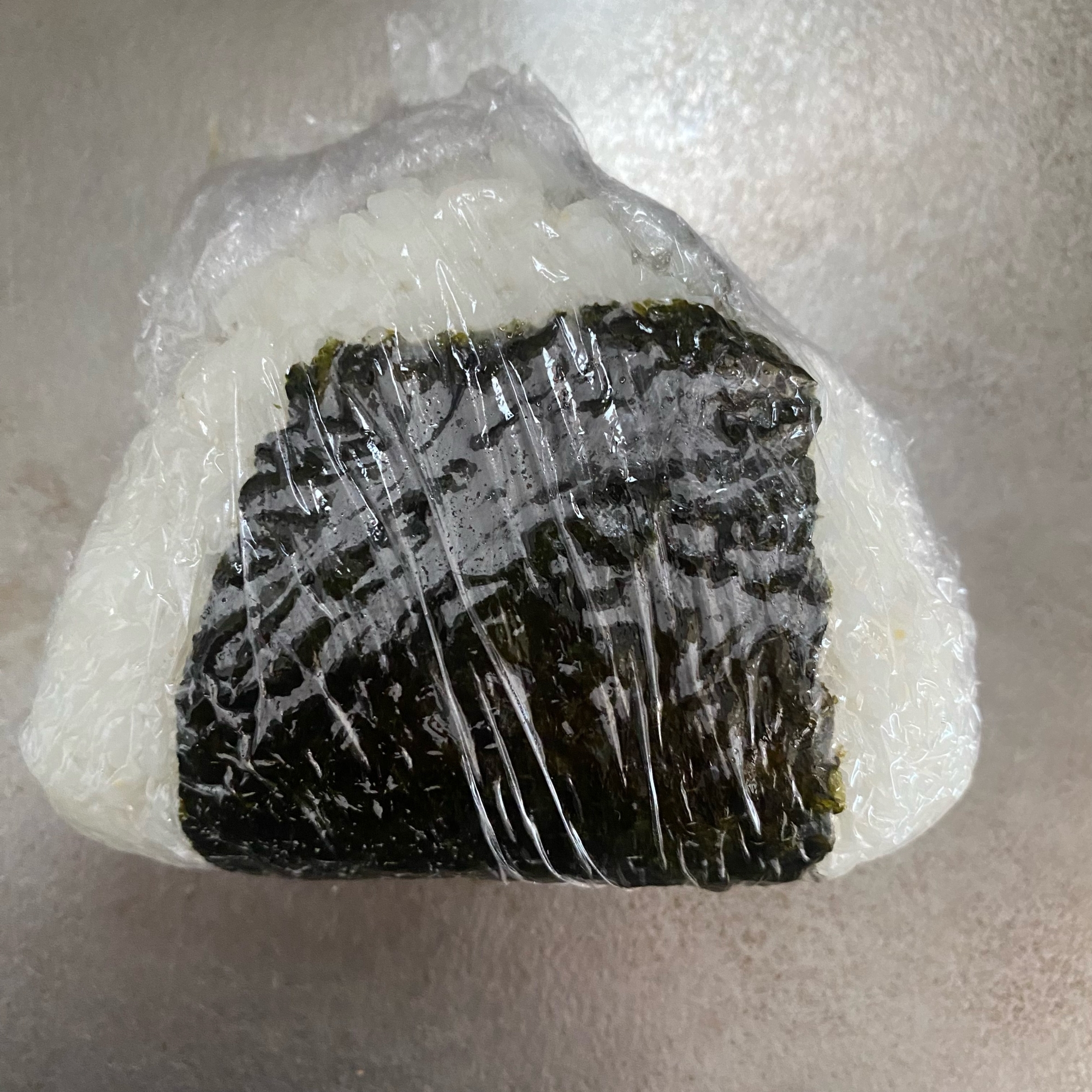 茄子の胡麻油炒めでおにぎり