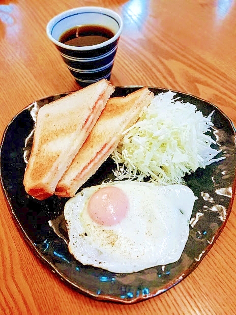 簡単朝ご飯、6枚切りでチーズホットサンド♪