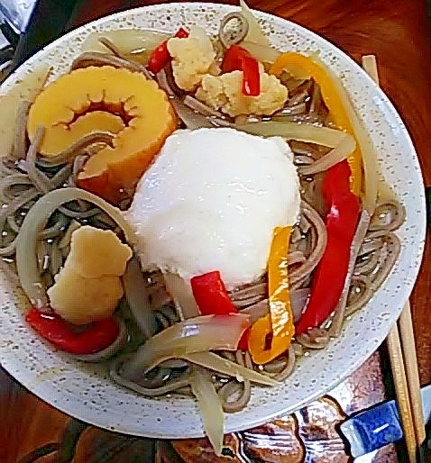 三色パプリカ玉葱カリフラワー&伊達巻とろろ蕎麦