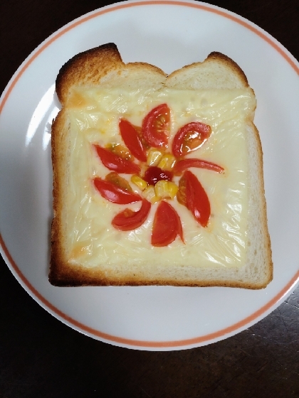 トマトのお花が可愛い　チーズ・プチトマトースト