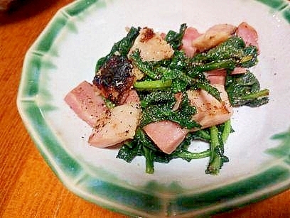 ルッコラと　ベーコンの　炒め物