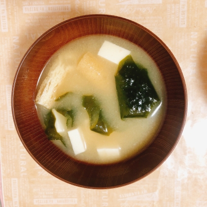 わかめ・木綿豆腐・油揚げの冷やし味噌汁