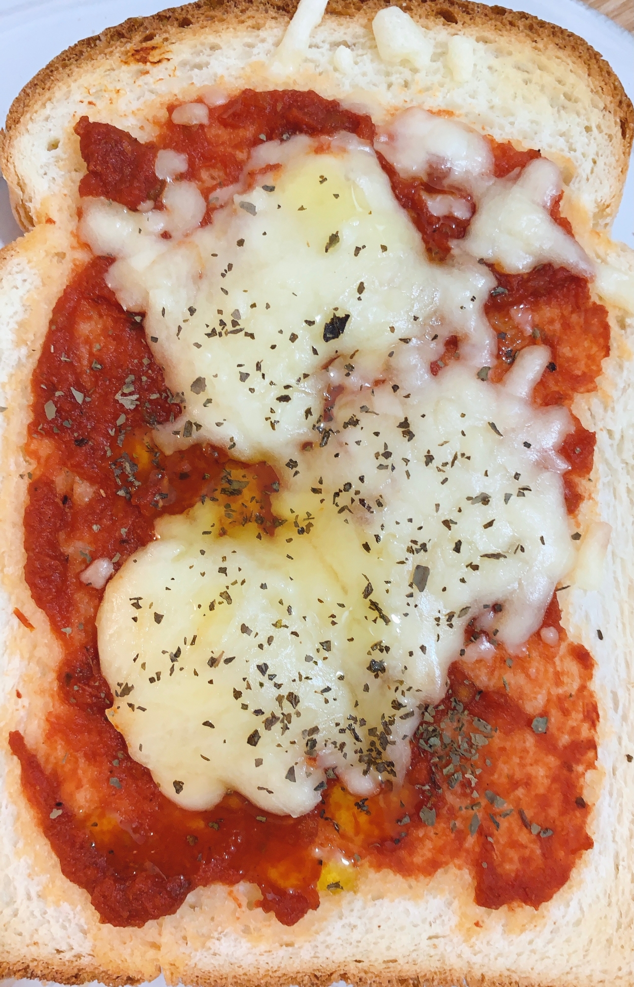【赤ワインに合う】トースト☆バジルトマトチーズ