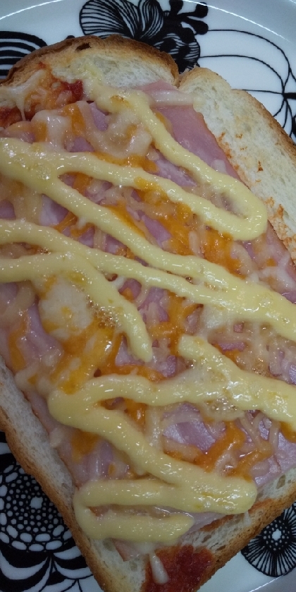 いつもの食パンにアレンジ！！ピザ風トースト