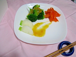 まろやか柿の中華風ドレッシング　野菜を和えて