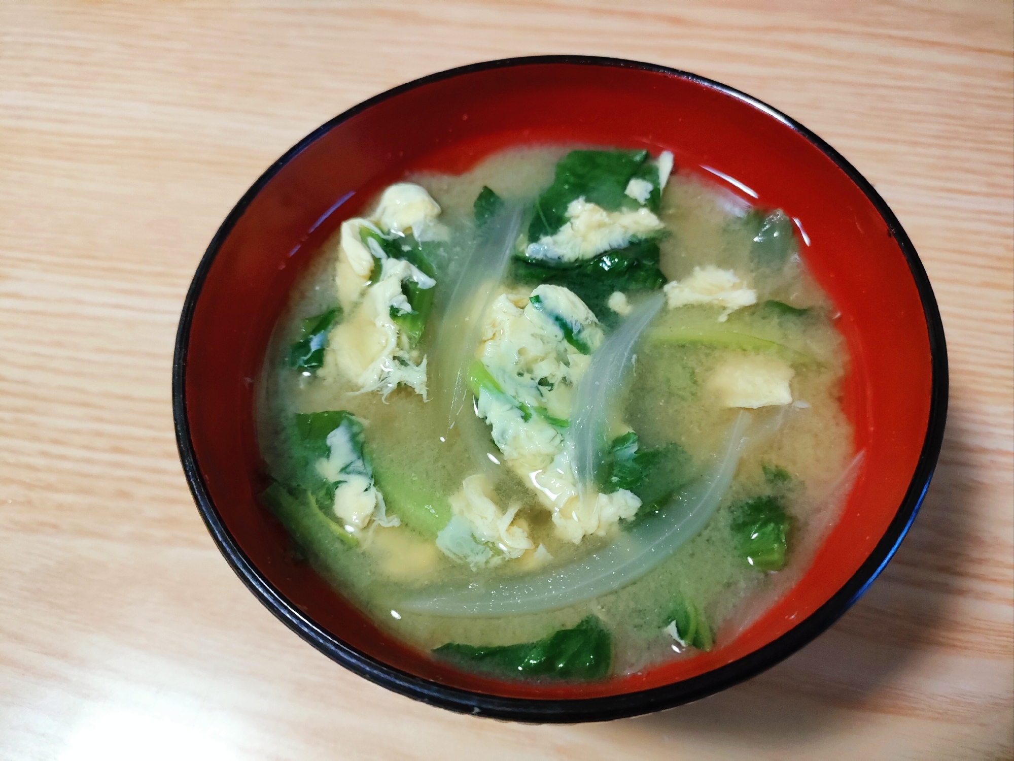 玉ねぎと小松菜と卵の味噌汁