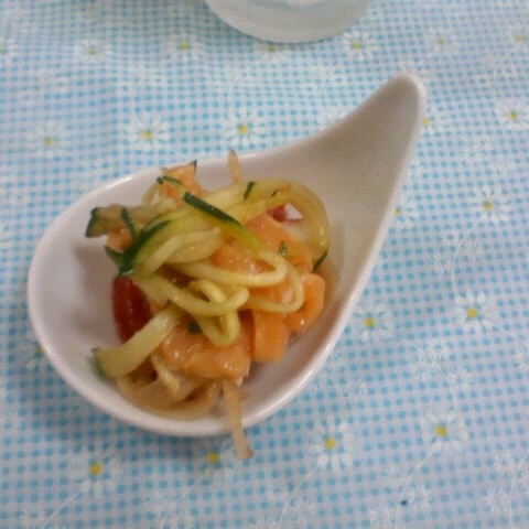 バルサミコ酢ＤＥ夏野菜とサーモンのマリネ