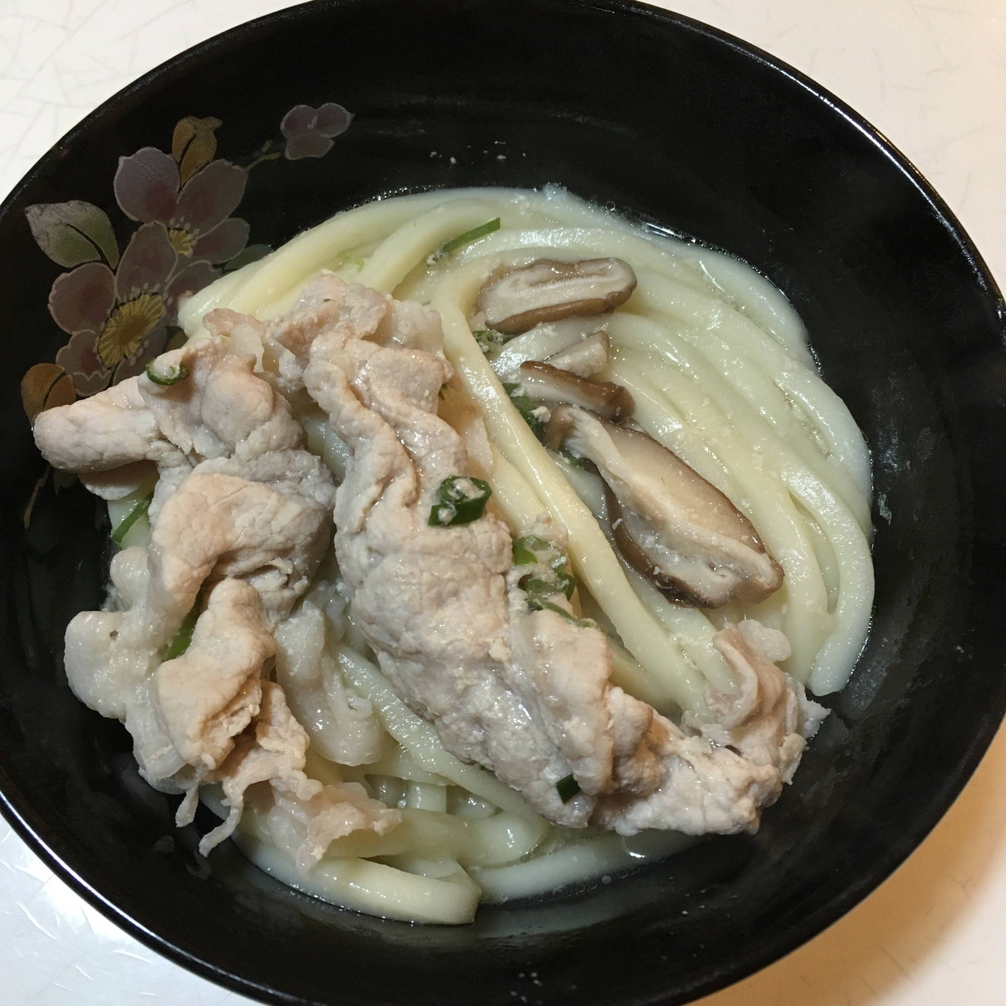 出汁がおいしい！肉うどん