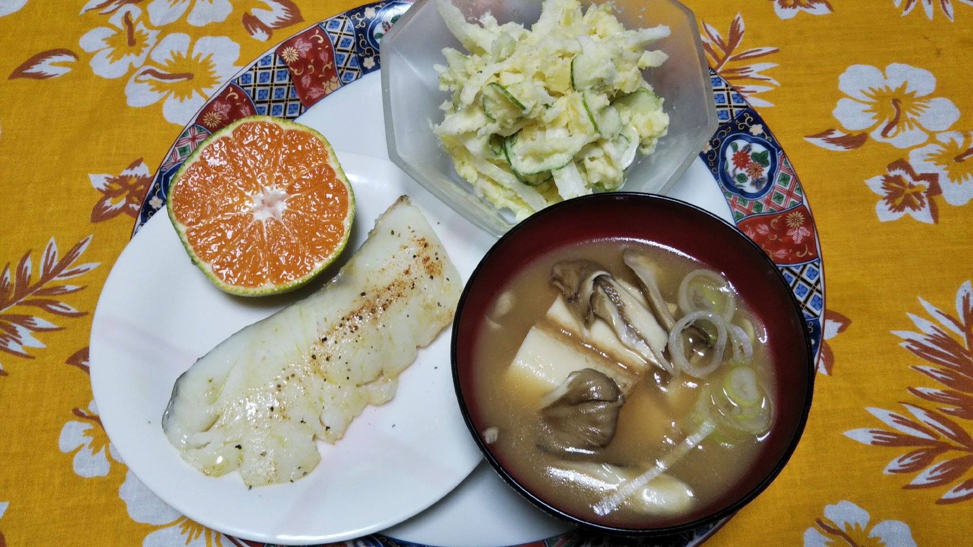 鱈のバター焼きとポテトサラダと舞茸絹揚げの味噌汁☆