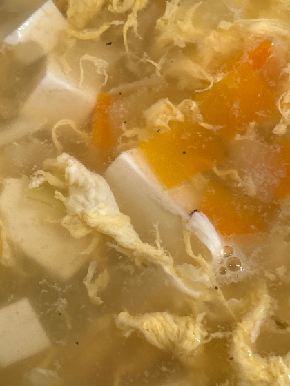 豆腐と人参玉ねぎ卵のコンソメスープ