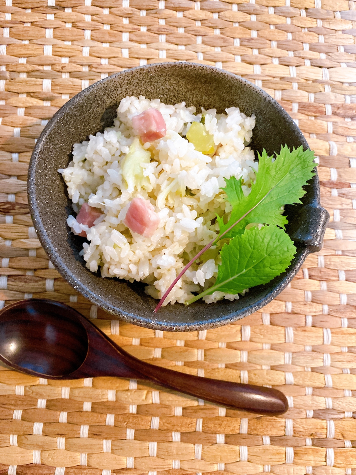 丸ごとカリフラワーを入れて炊いたご飯