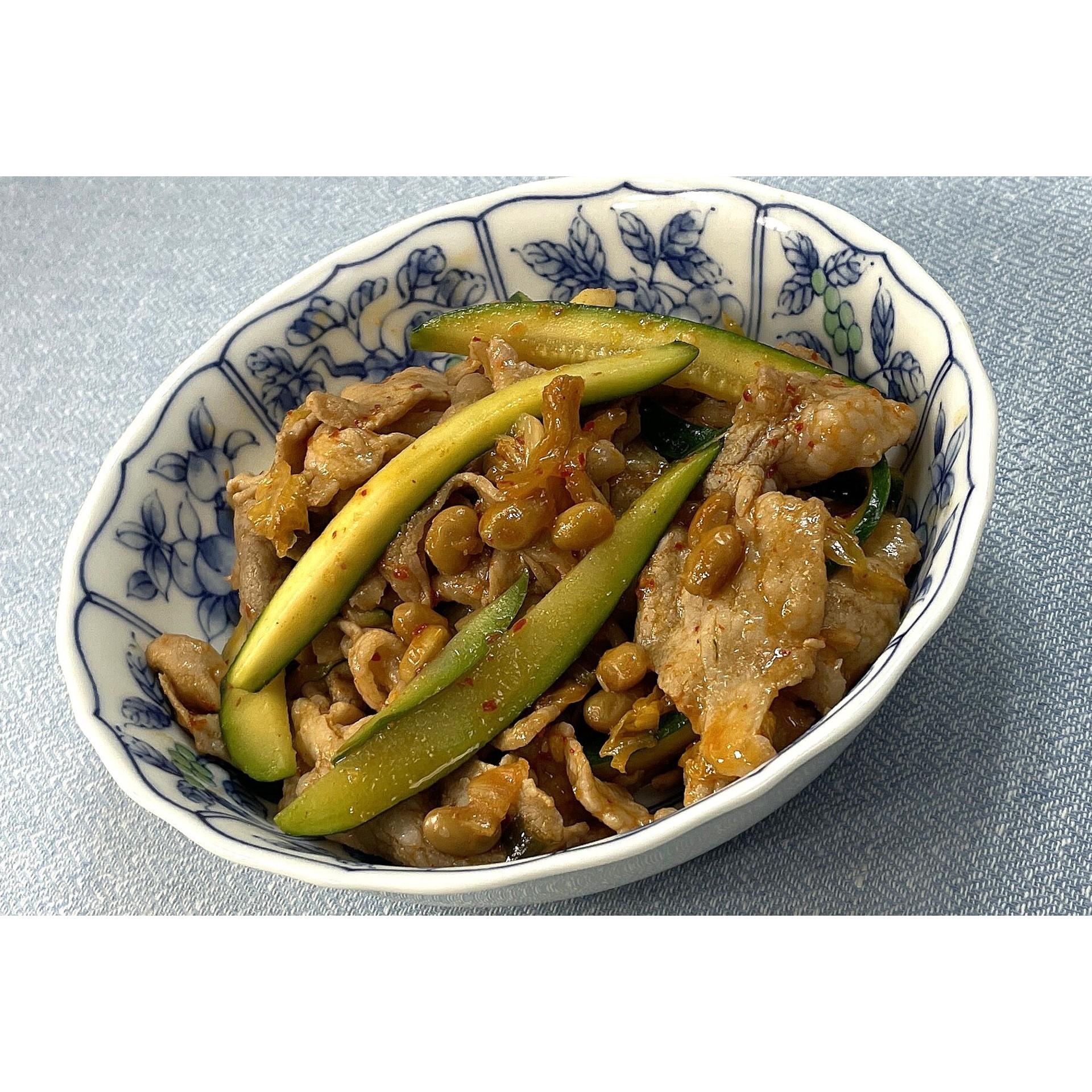 納豆とズッキーニの豚キムチ炒め★動画あり★