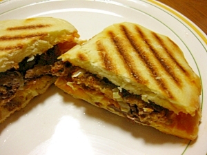 ビーフカツレツとキャベツのパニーニ