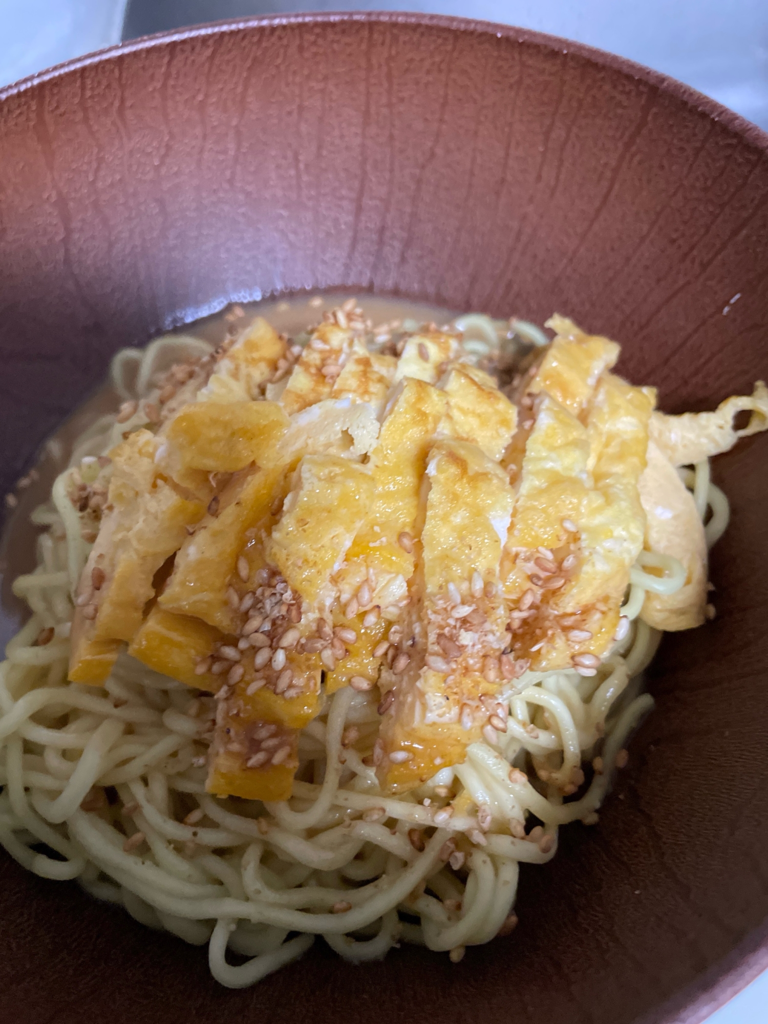 冷やし中華(薄切り卵、白ごま、みそ)