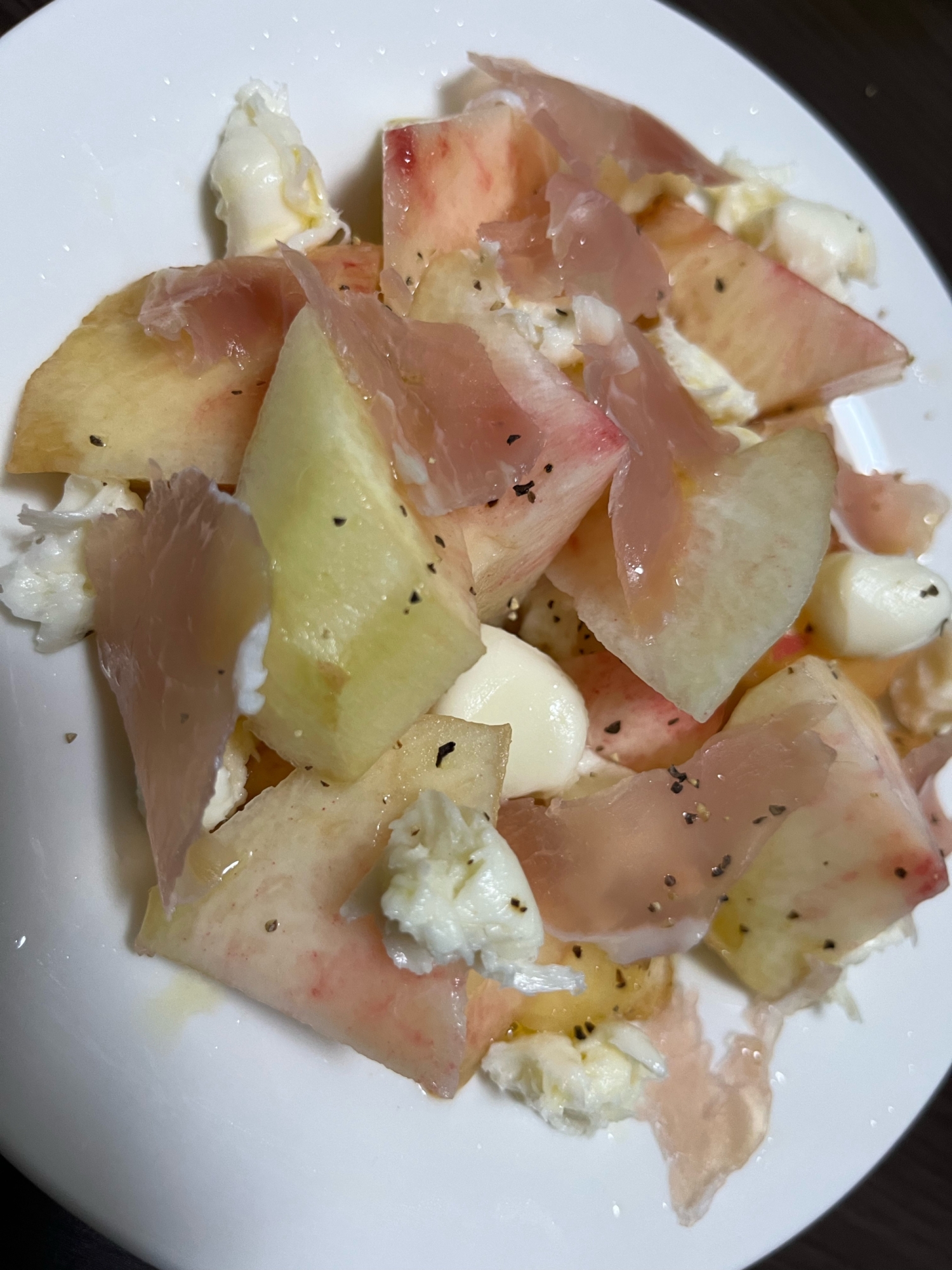 桃のカプレーゼ