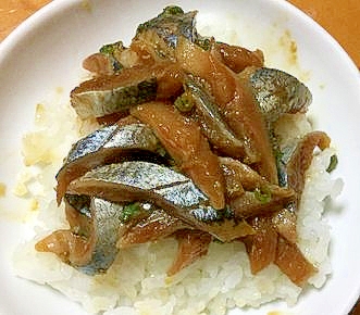 生姜味噌味のサンマ（刺身）丼