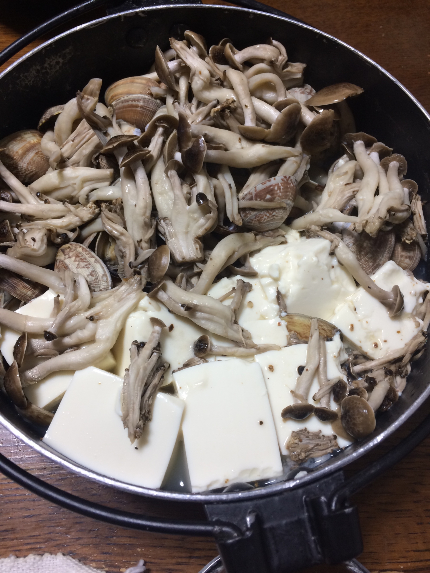 豆腐とシメジ鍋