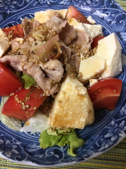 豆腐も乗せてみました！暑い日にピリ辛が食欲をそそって美味しかったです〜♪ご馳走様でした！素敵なレシピありがとう(^^)