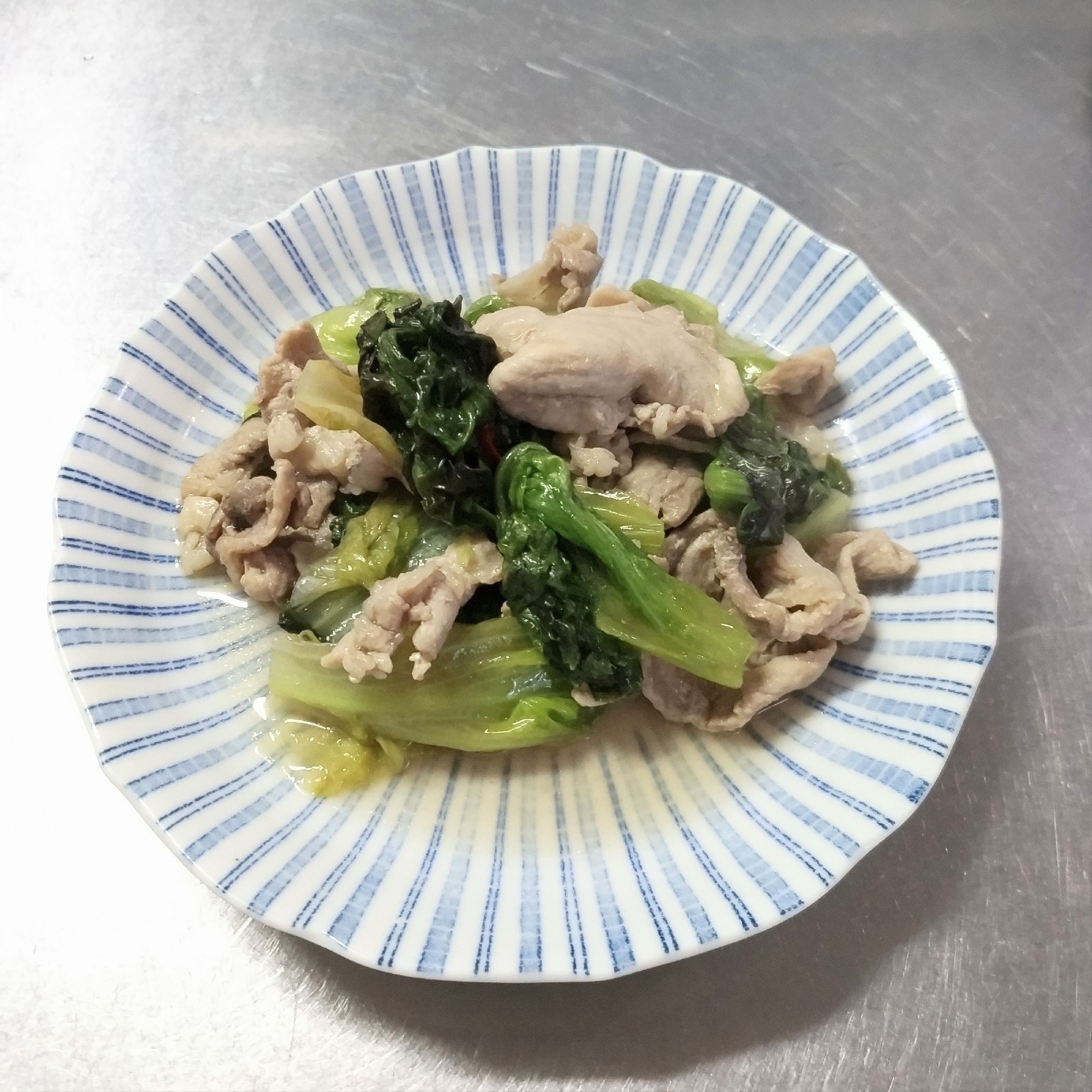 サニーレタスと豚肉のガーリック炒め