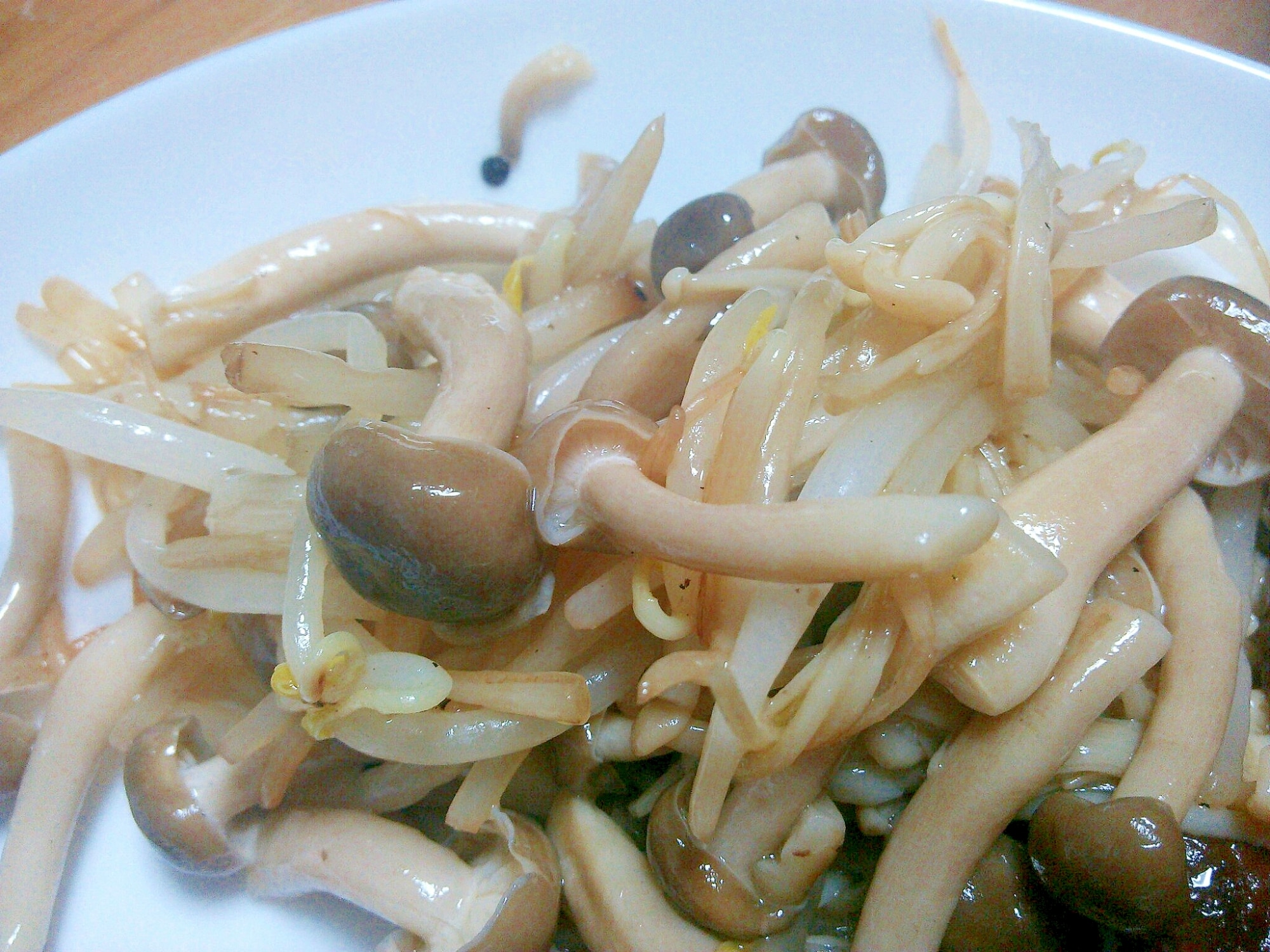 焼肉などのつけあわせに(＾＾)もやしとしめじ炒め レシピ・作り方 by
