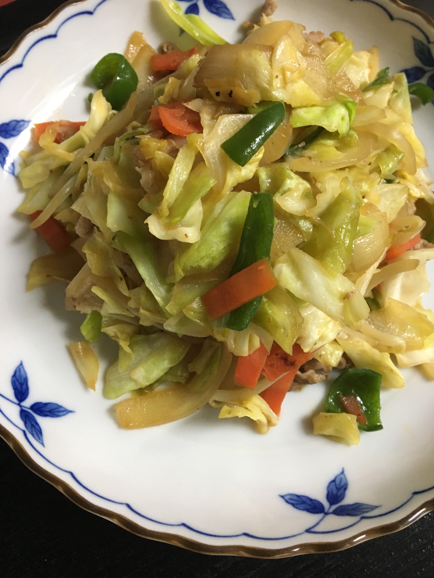 豚肉でキャベツともやしの香味ペーストで野菜炒め✨