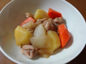 お袋の味！もも肉とジャガイモの煮物