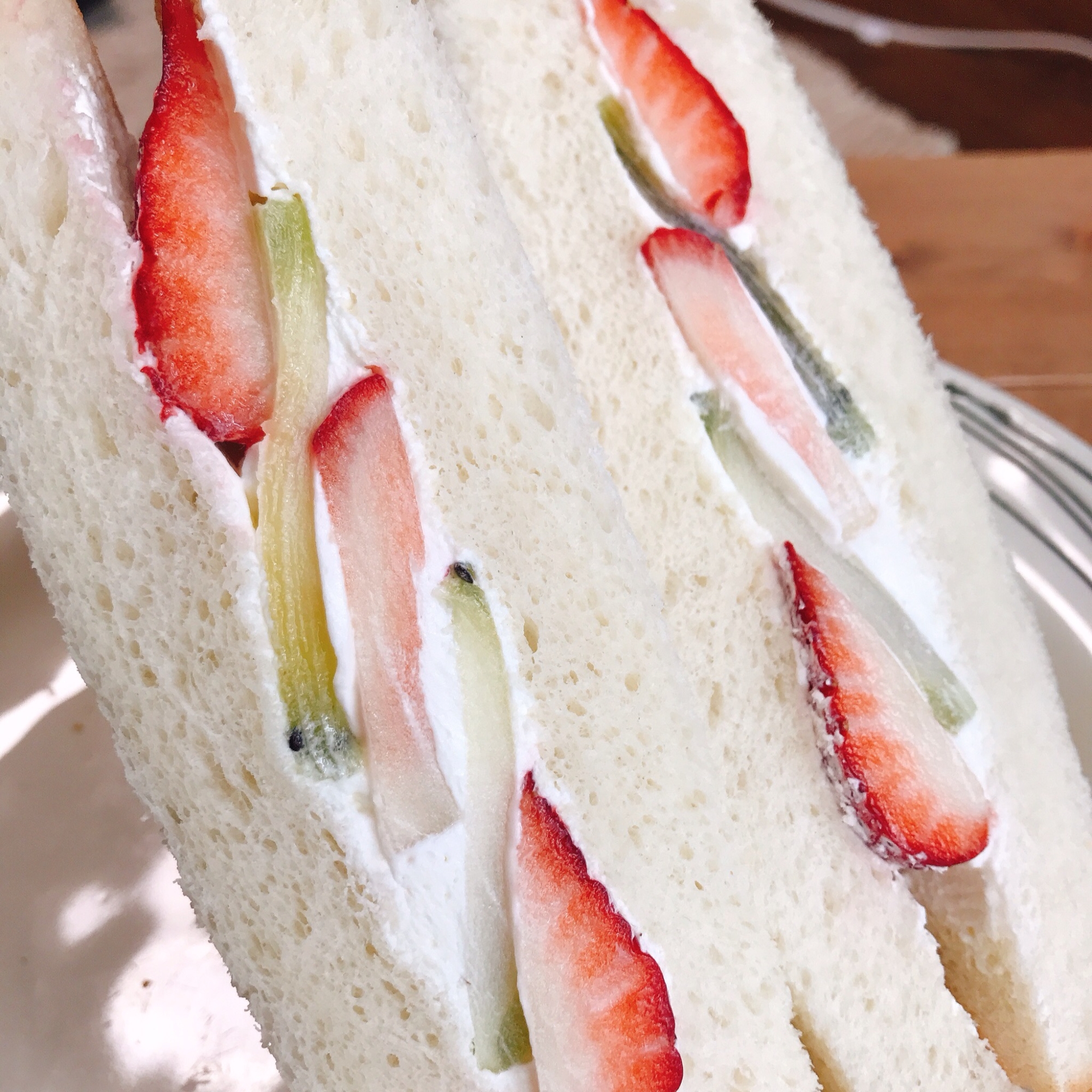 リピートしたい 苺とキウイのフルーツサンド レシピ 作り方 By ムッカリーナ 楽天レシピ